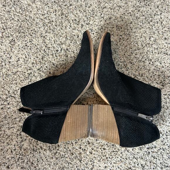 Vince Camuto Ankle Boots Size 10 Black Suede Block Heel Pointed Toe Bootie - Picture 10 of 10